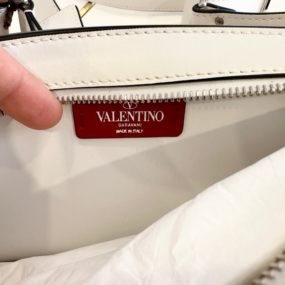 ❌SOLD❌Valentino Crossbody belt bag (unisex) - Picture 2 of 5